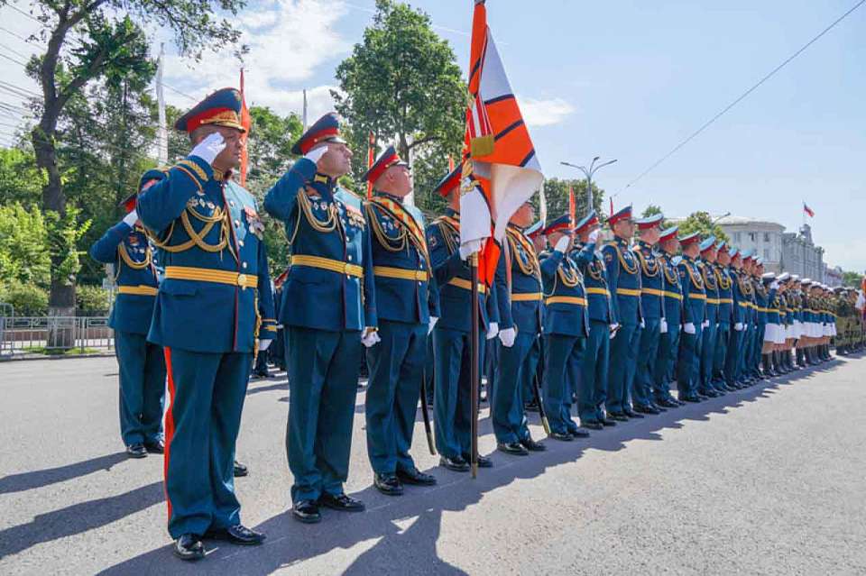 Мэр Воронежа и спикер городской Думы поздравили воронежцев с Днем защитника Отечества