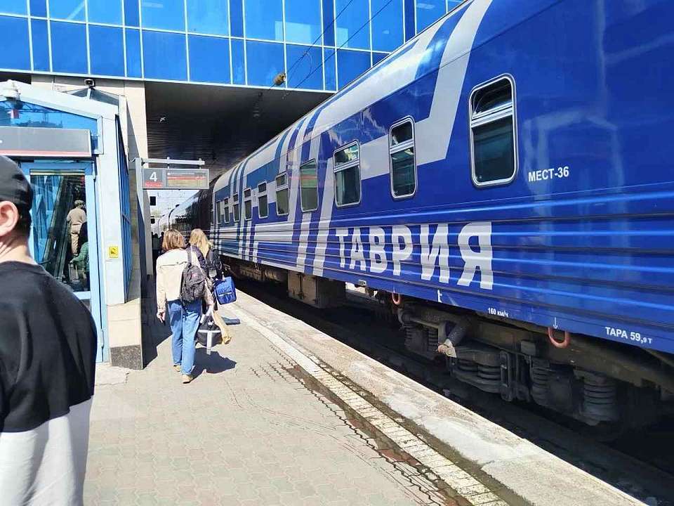 Сокращен маршрут проходящих через Воронежскую область в Крым поездов