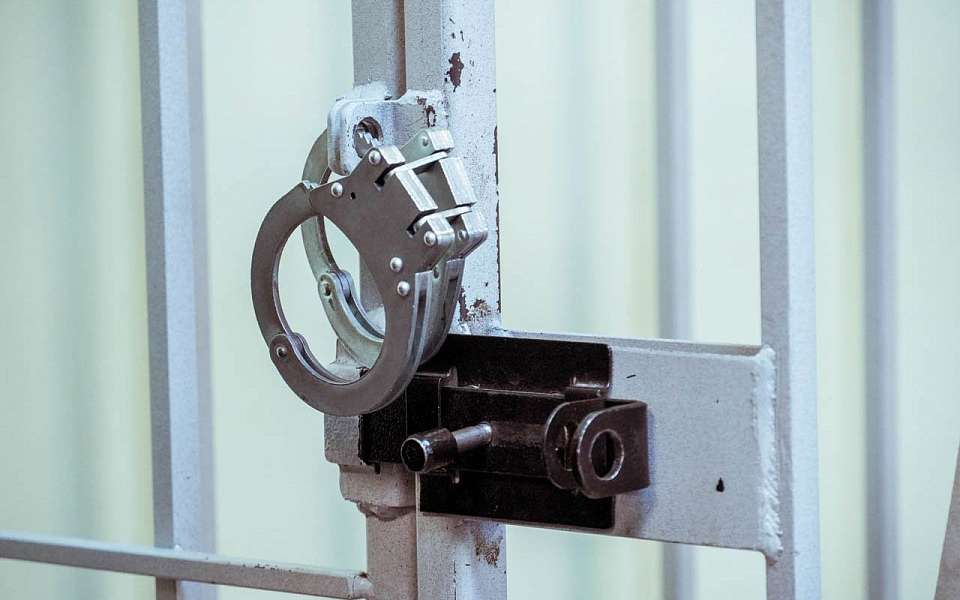 За заказное убийство и мошенничество 18 лет колонии дали топ-менеджеру из Воронежа