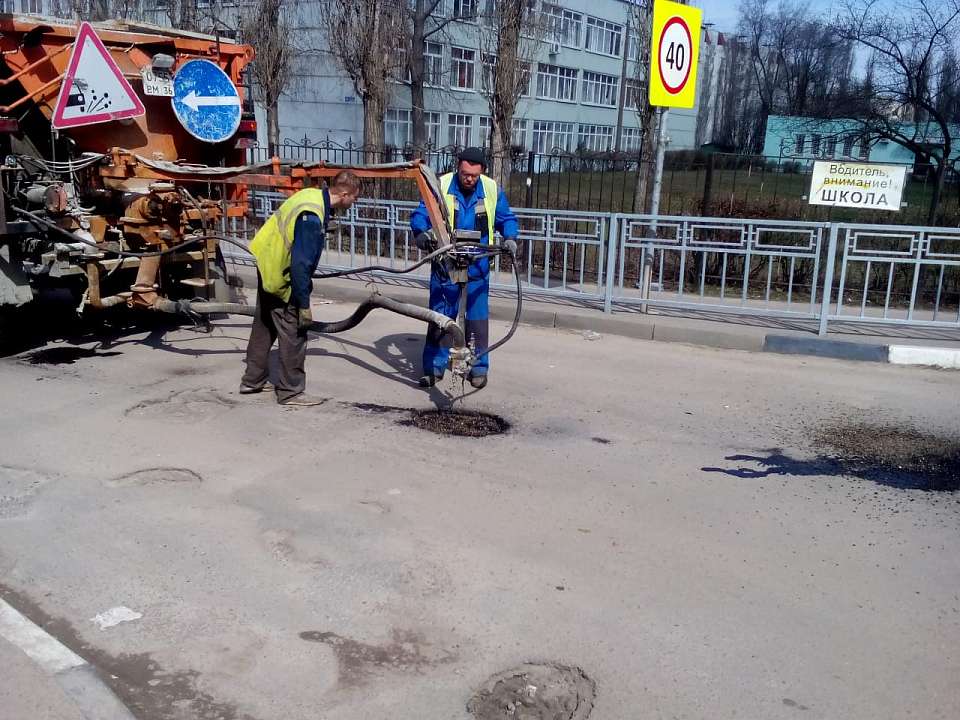 В Железнодорожном районе ремонтируют дорогу возле лицея №3