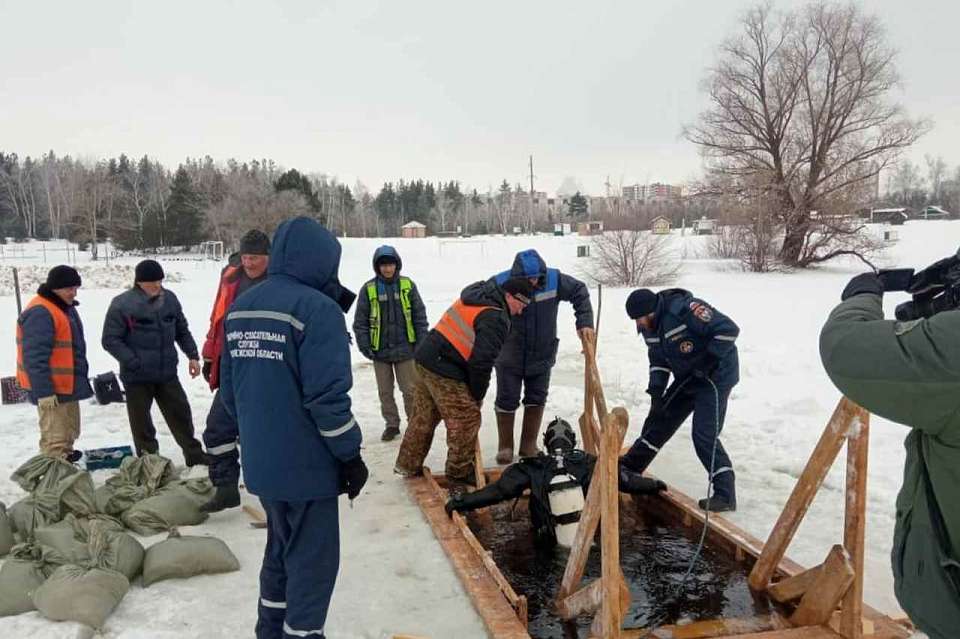 В Железнодорожном районе Воронежа идет подготовка к Крещенским купаниям