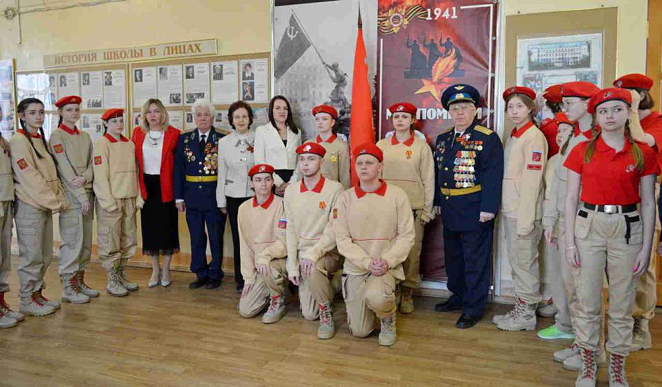 В Ленинском районе Воронежа стартовала традиционная патриотическая акция «Равнение на Знамя Победы»