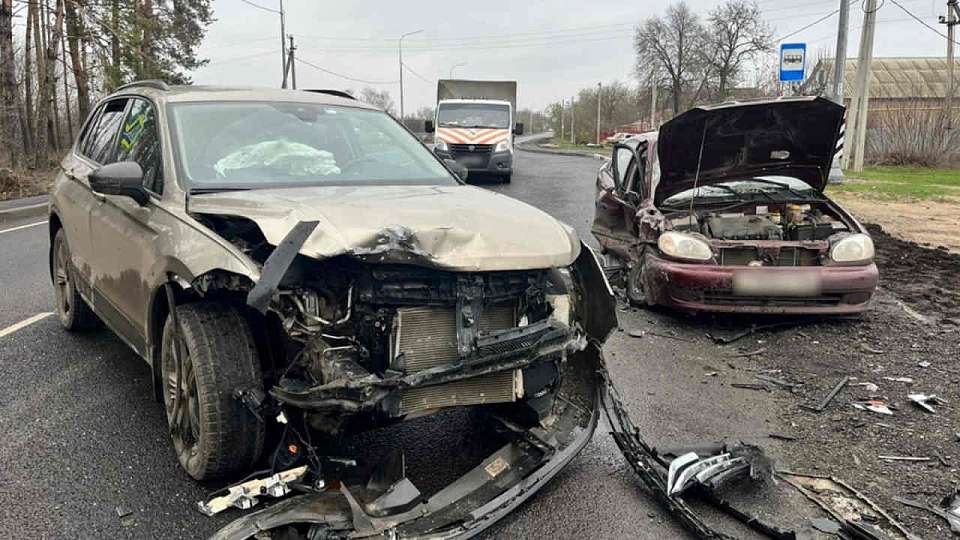 В лобовом ДТП на трассе «Крым» в Воронежской области пострадали трое взрослых и ребёнок