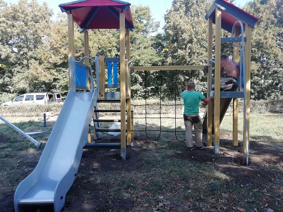     В Коминтерновском районе продолжается благоустройство                                       