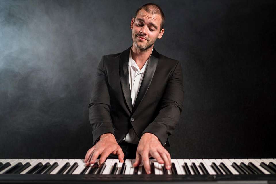 За испорченный при потопе уникальный рояль в Воронеже УК выплатила 800 тысяч