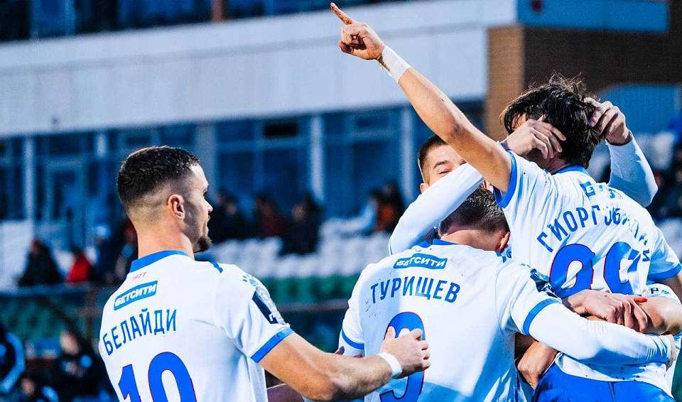 Воронежский губернатор поздравил футболистов «Факела» с победой в Уфе