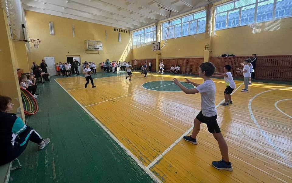 Ленинском районе школьники весело стартуют