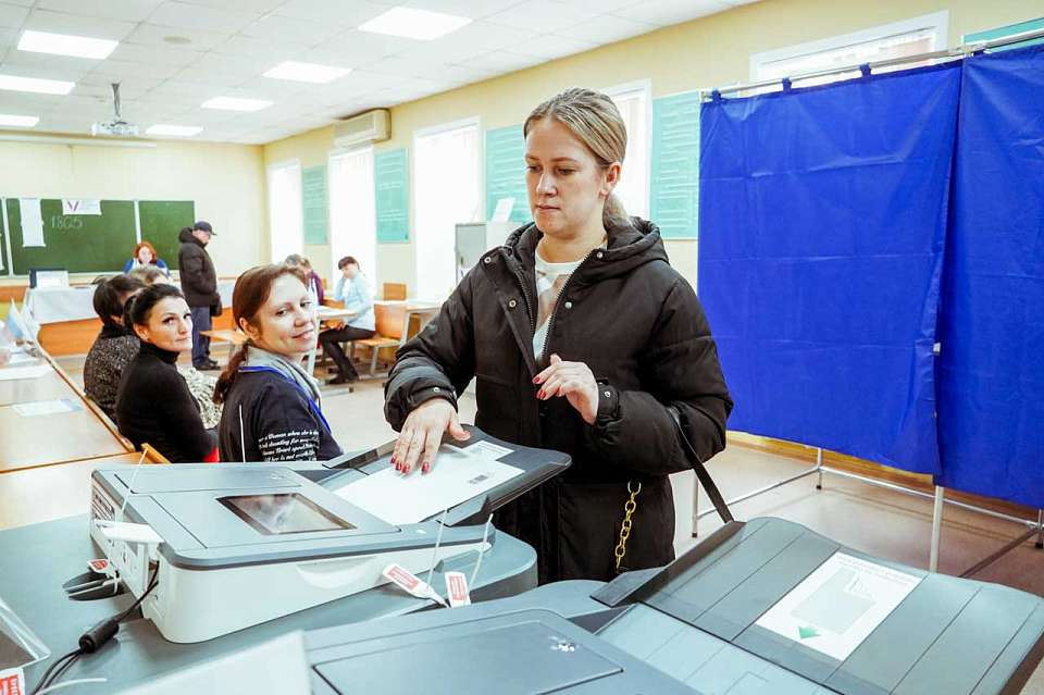 Это – традиция и праздник. Воронежцы – о первом дне голосования на президентских выборах