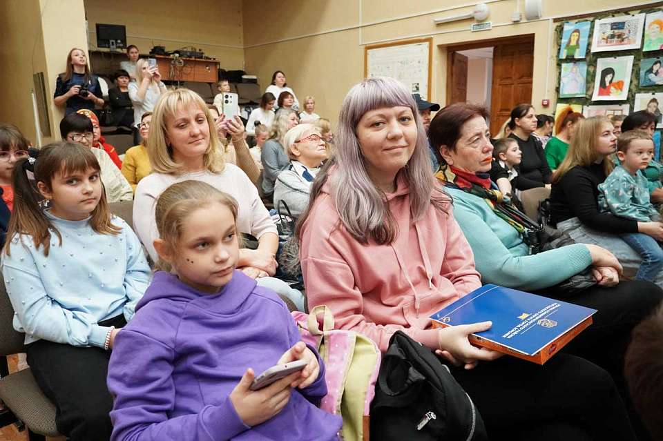 Накануне Дня матери в Воронеже поздравили многодетных мам 