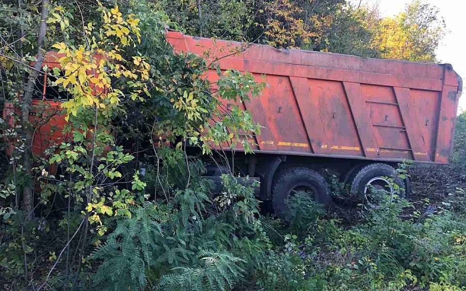Самосвал вылетел с трассы в Воронежской области