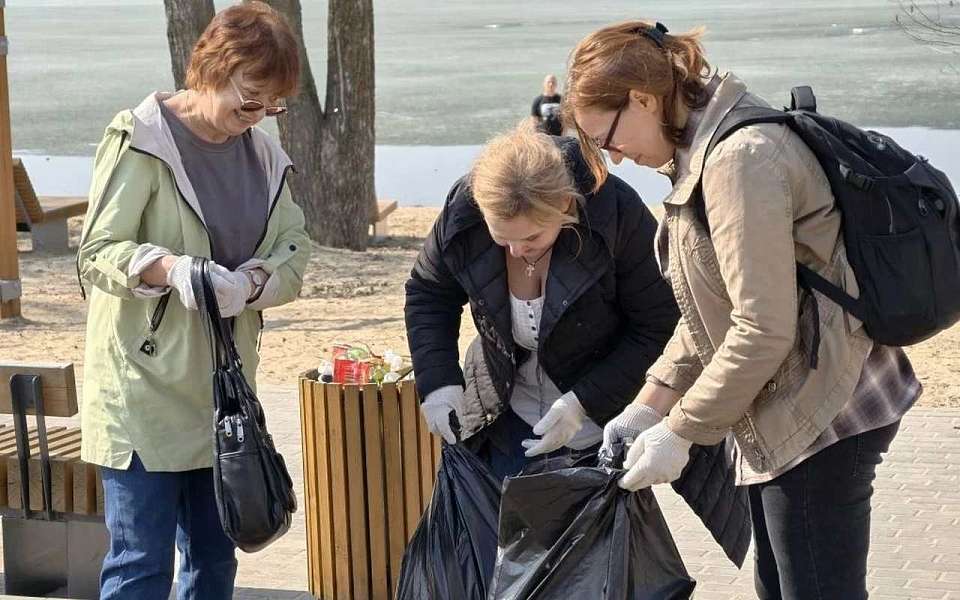 Сотрудники газеты «Берег» поучаствовали в уборке Воронежа