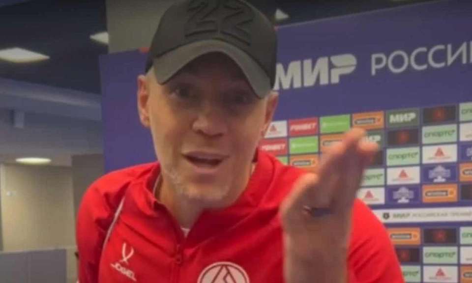 После матча с «Факелом» Артём Дзюба послал воздушный поцелуй Роману Асхабадзе