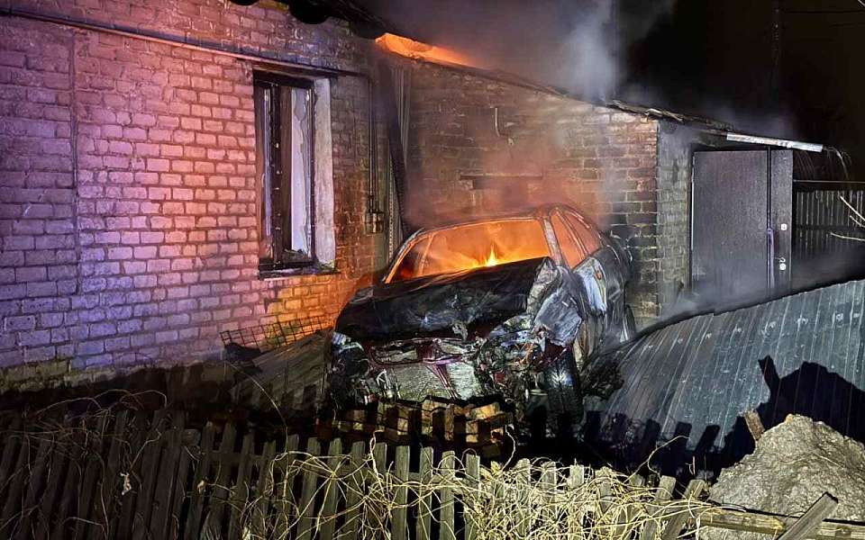 Сгорел в разбившейся иномарке 40-летний автомобилист в Воронежской области