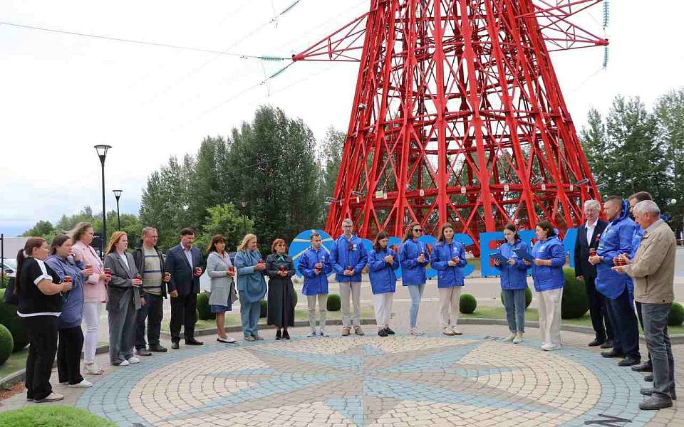 Энергетики «Россети Центр» – «Воронежэнерго» возложили цветы к мемориалам накануне Дня памяти и скорби