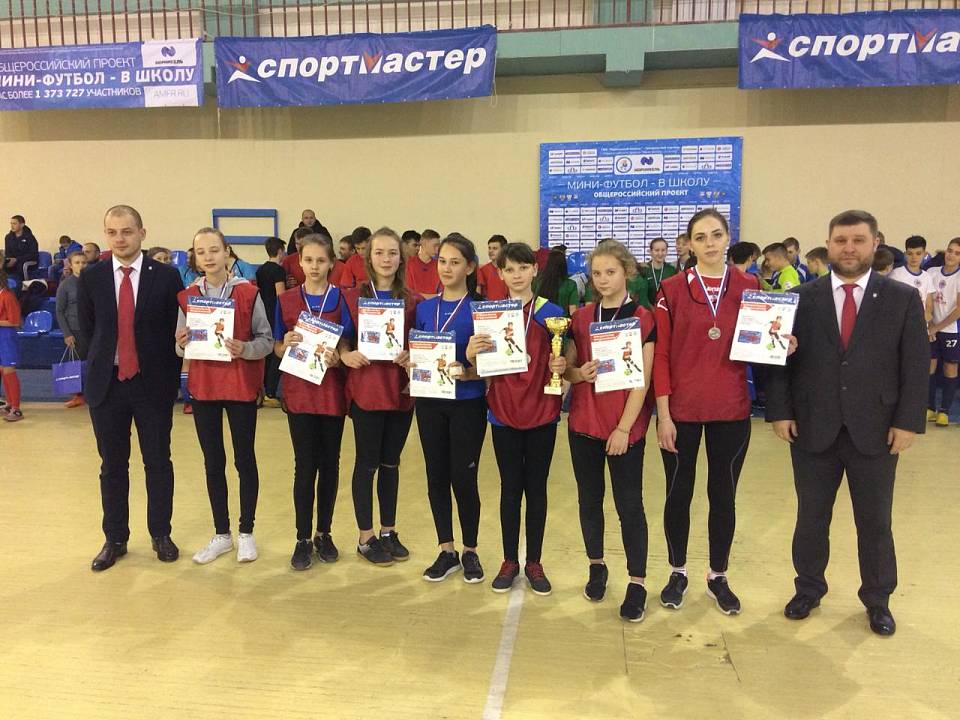       В Коминтерновском районе реализуют общегородской проект                                  «Мини-футбол - в школу»