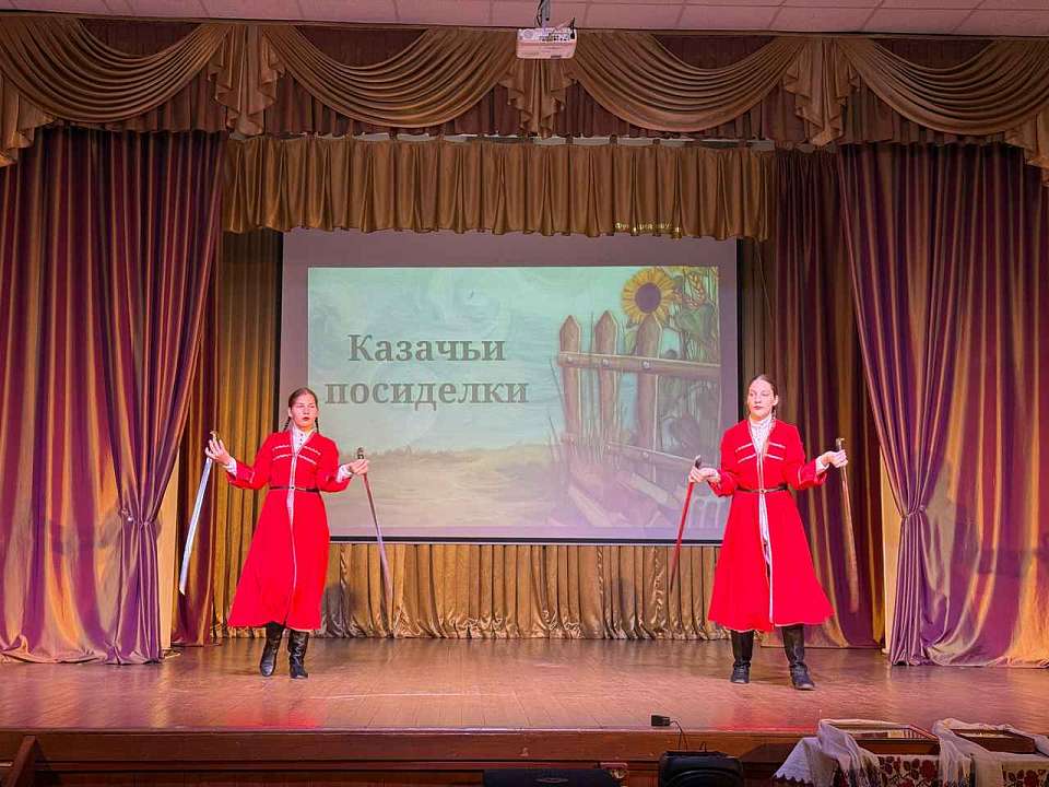 Ярко, тепло и весело прошли «Казачьи посиделки» в клубе «Масловский»