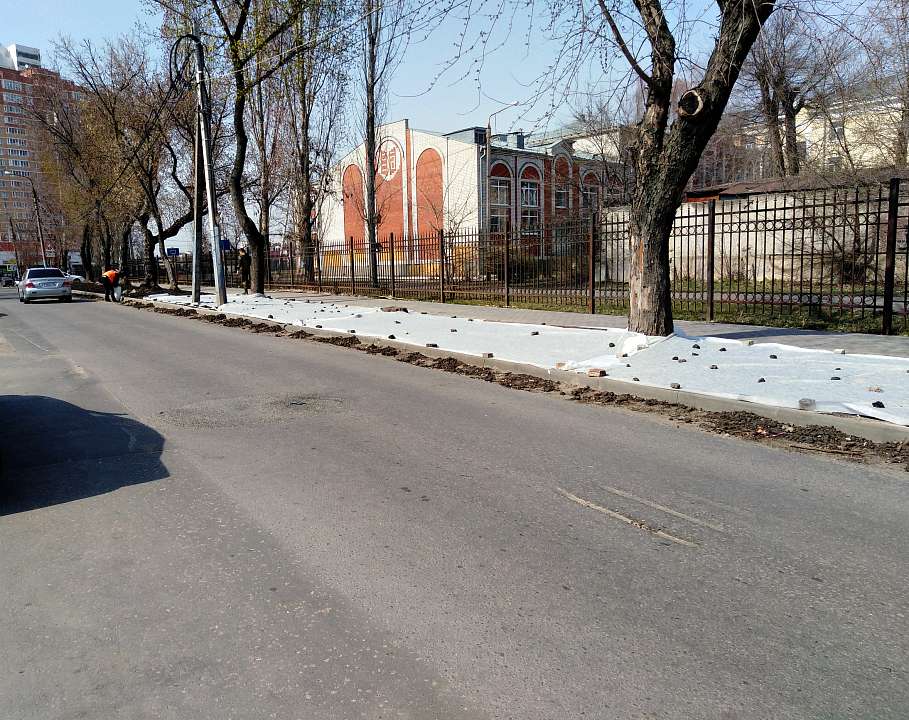 В Ленинском районе ведутся работы по формированию газонов