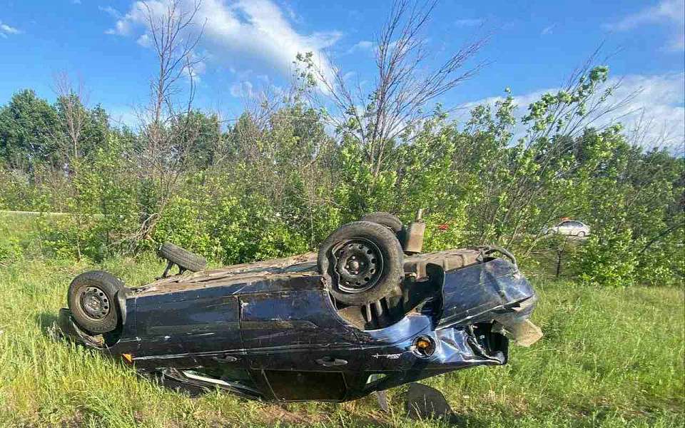 В больнице умер 46-летний водитель перевернувшегося на воронежской трассе Ford Focus