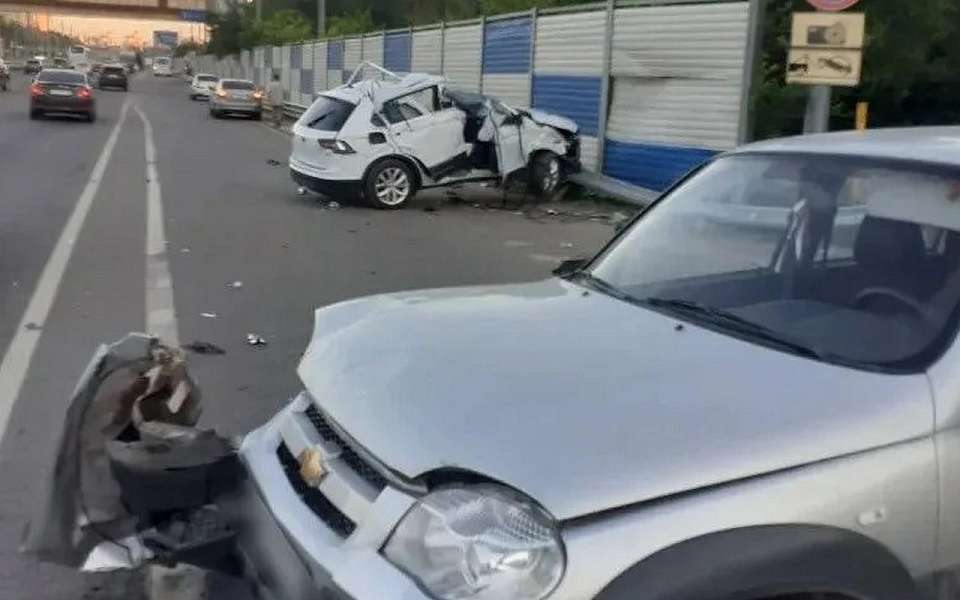 Парень и девушка пострадали в ДТП у областной больницы в Воронеже