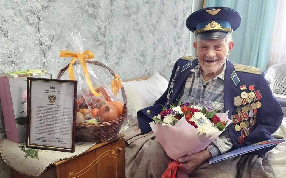 Глава управы Левобережного района поздравил ветерана с Днем освобождения Воронежа