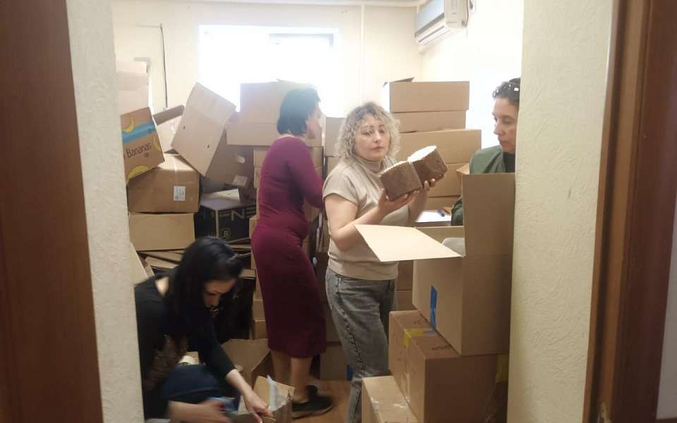 Коминтерновцы на пасхальной неделе отправили подарки бойцам СВО