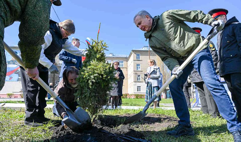 В Воронеже высадили аллею в память о выпускниках Михайловского кадетского корпуса - героях СВО