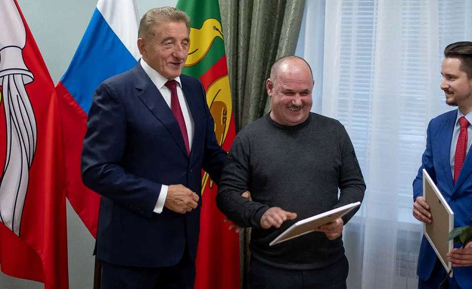 Депутат Воронежской областной Думы Сергей Лукин встретился с волонтёрами Таловского района в День добровольца