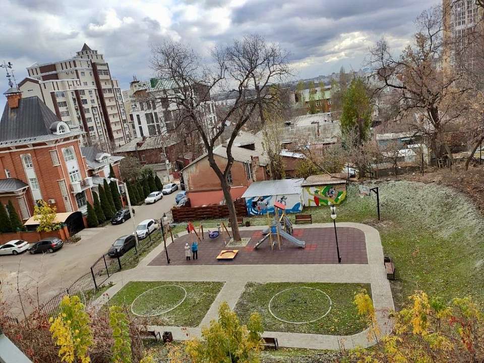 В Центральном районе появилась новая зона отдыха горожан – сквер «Чернавский»