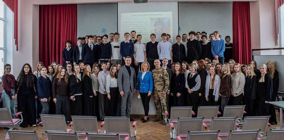 «Герои земли Воронежской»: в Центральном районе состоялась встреча с ветераном СВО Игорем Бурашниковым