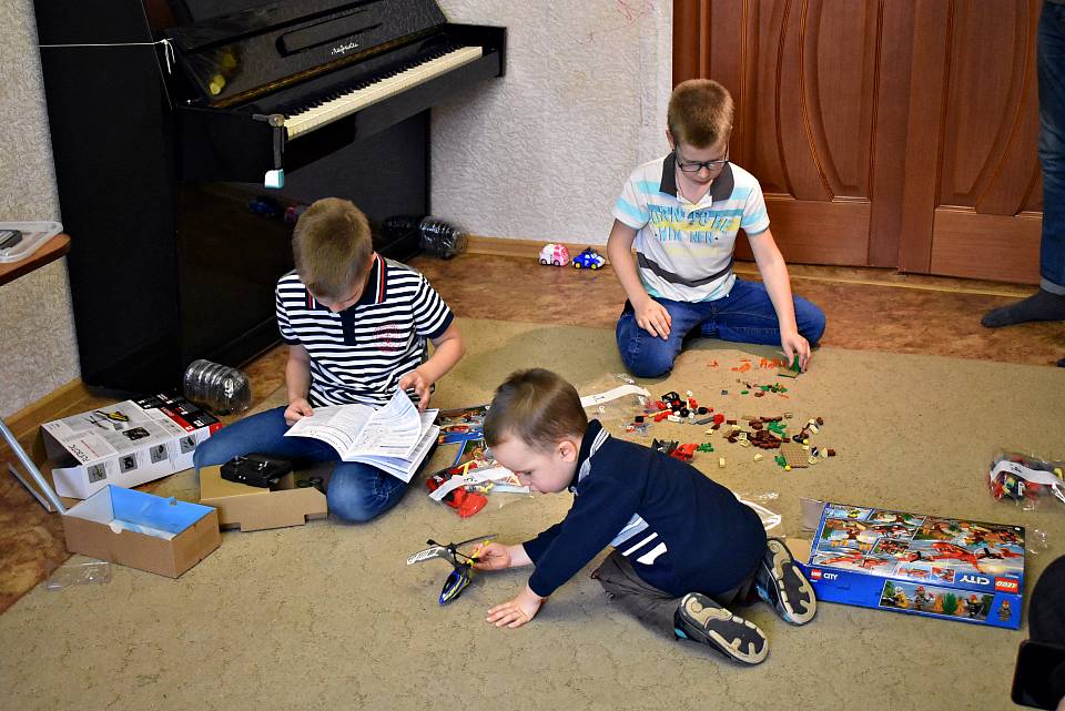 В Ленинском районе проходит новогодняя акция «Добро без границ!»