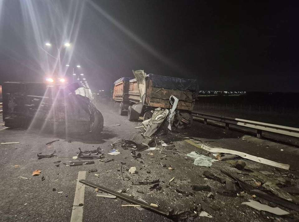 Жительница Московской области погибла в ДТП фургона и фуры на воронежской трассе