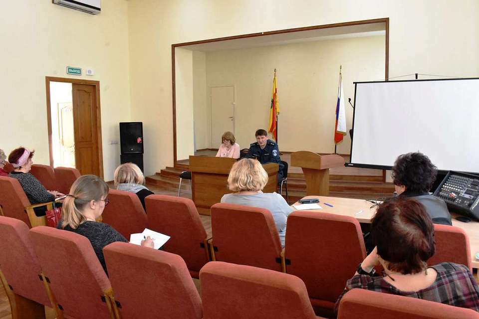  Сроки замены лифтов рассмотрели в клубе ЖКХ Ленинского района