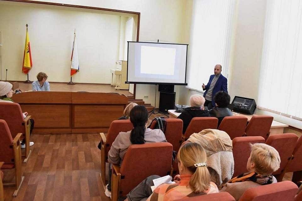 В Ленинском районе рассмотрели вопросы пользования коммунальными услугами