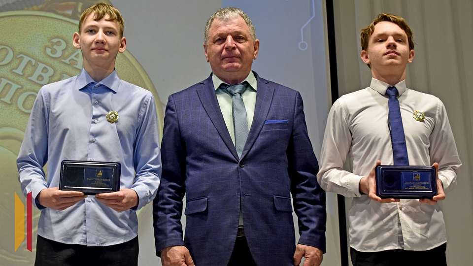 За спасение двенадцати детей из пожара воронежские школьники удостоены награды