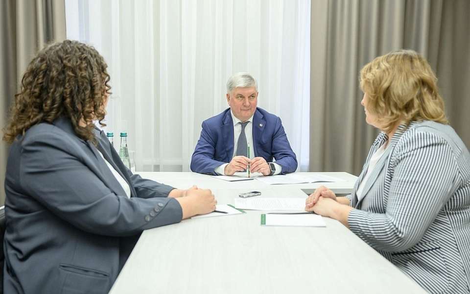 Оказать помощь поручил воронежский губернатор по итогам приема в Рамони с дорогами и тротуарами