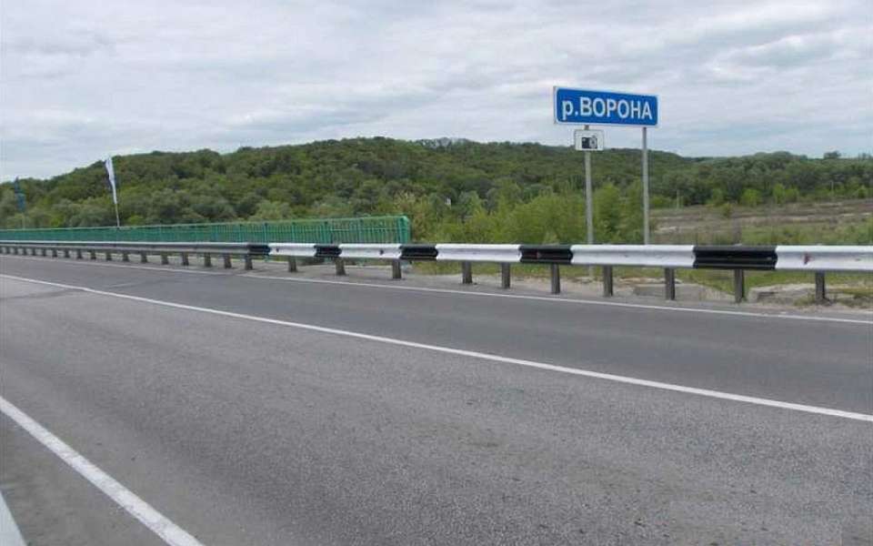 Перекрыли движение по мосту на федеральной трассе в Воронежской области