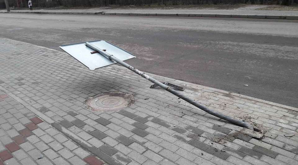 Появилось видео ДТП, в котором дорожным знаком убило 14-летнего подростка в Воронеже