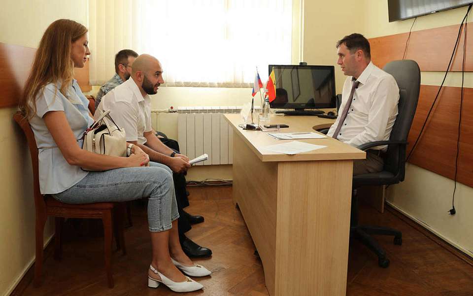 Прием граждан провел врио мэра Воронежа Сергей Петрин