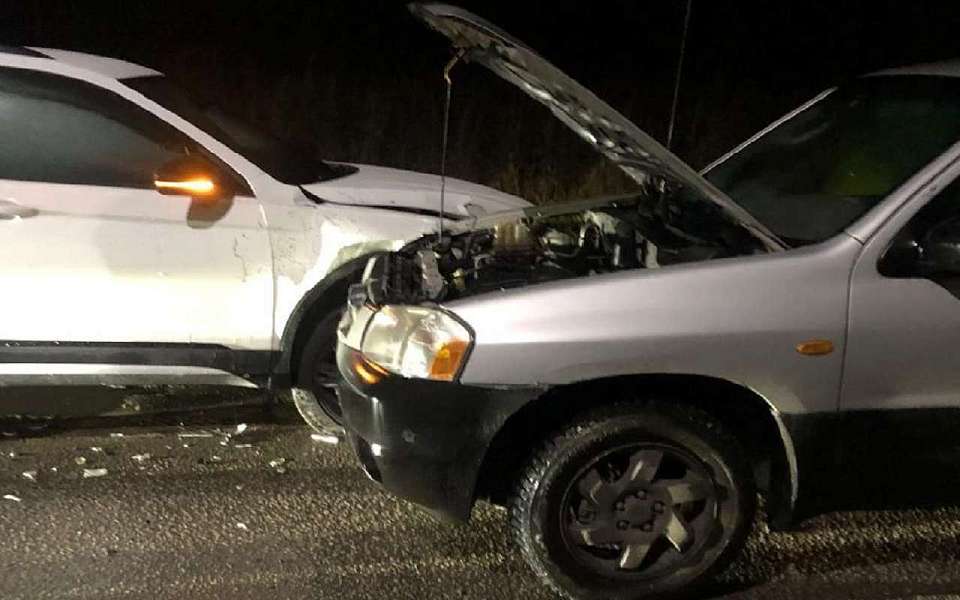 Под Воронежем водитель иномарки сбил пешехода и устроил массовое ДТП