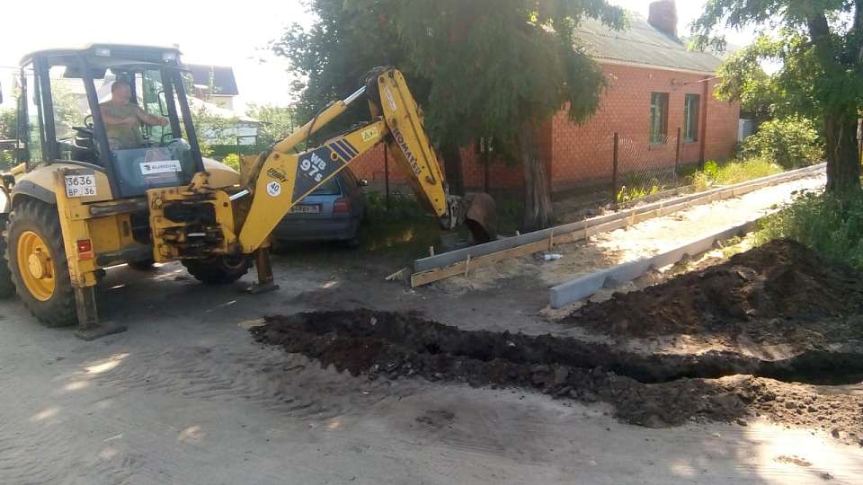 В Железнодорожном районе продолжается устройство тротуарной сети