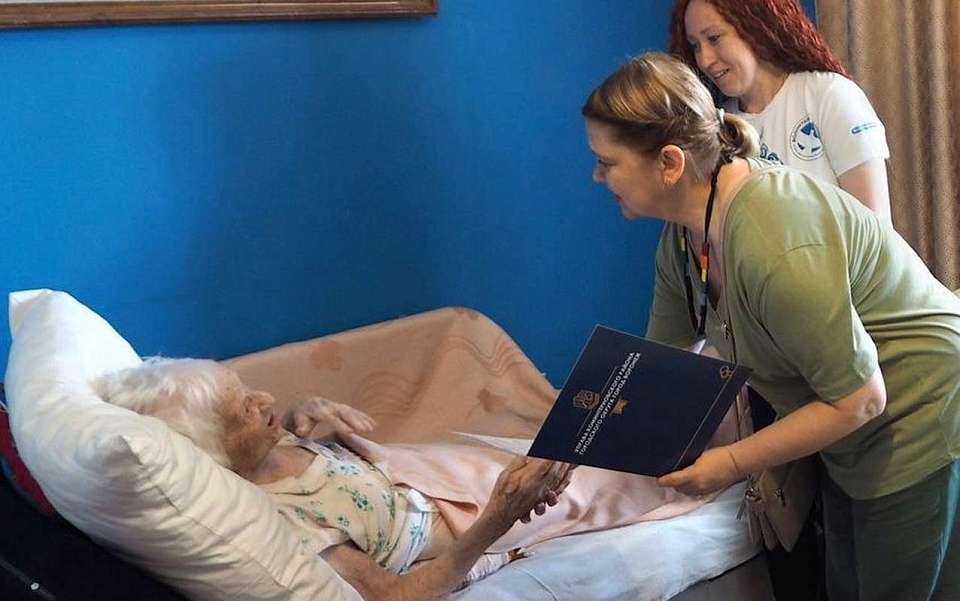 В Коминтерновском районе со 100-летием поздравили ветерана Великой Отечественной 