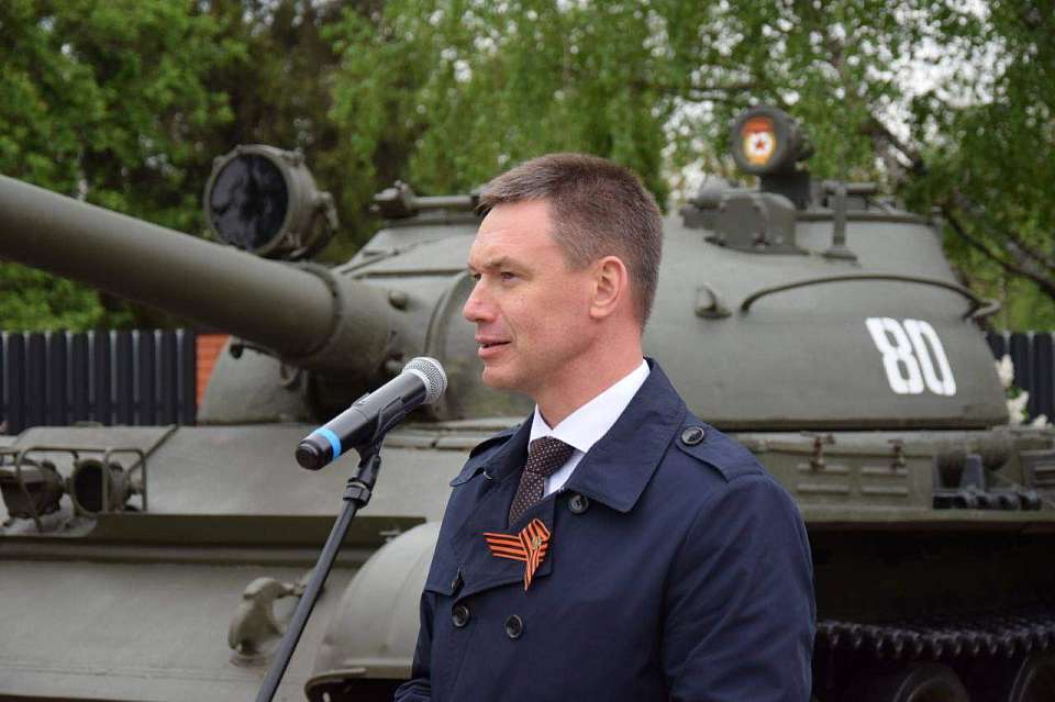 Танк Т-62 установили в райцентре под Воронежем