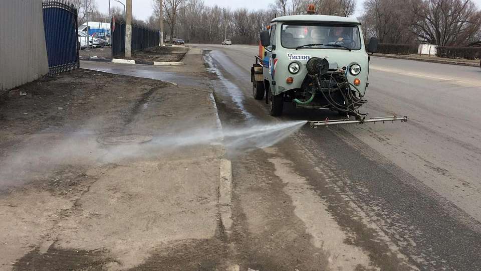 В Ленинском районе приступили к помывке улично-дорожной сети
