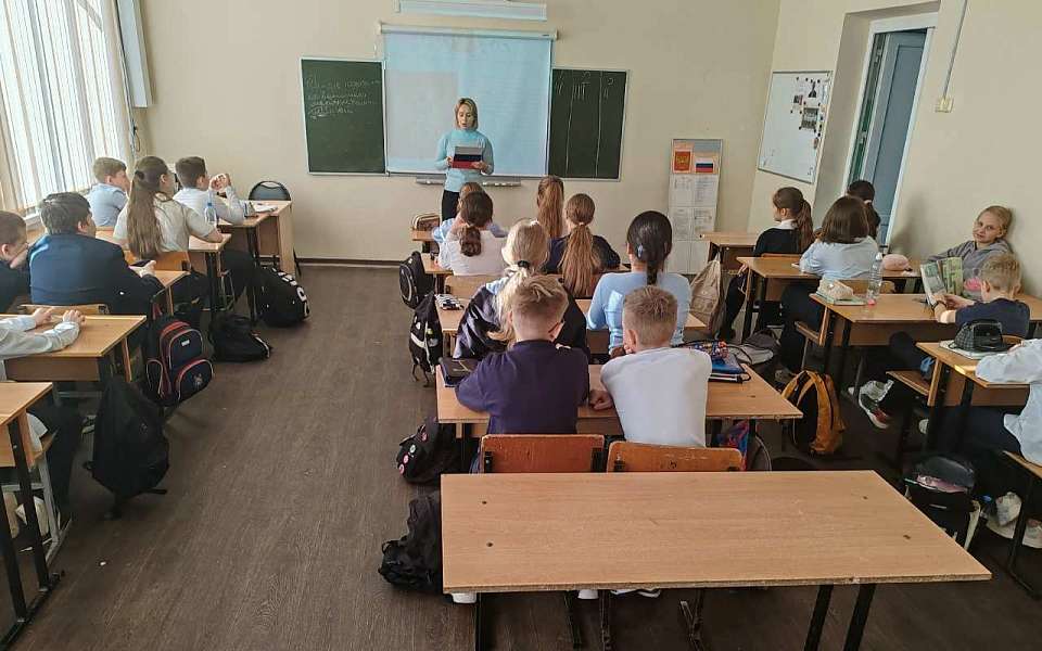 В Ленинском районе отметили День Государственного Гербa Российской Федерации