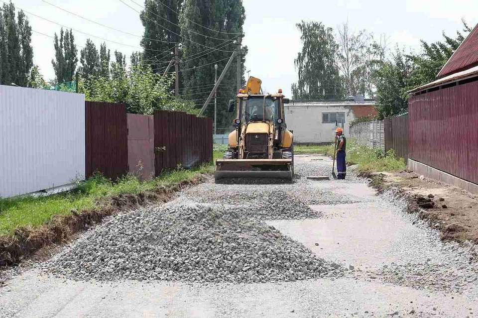В Воронеже асфальтируют дороги частного сектора