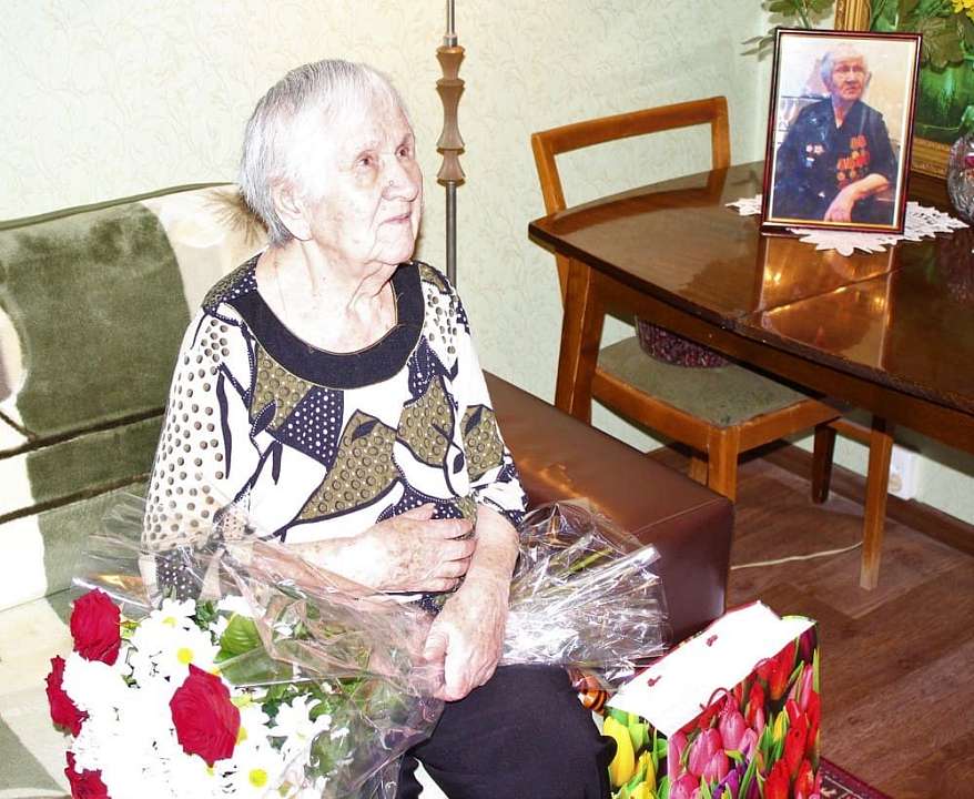 Накануне Дня освобождения Воронежа сотрудники управы района поздравили его защитников