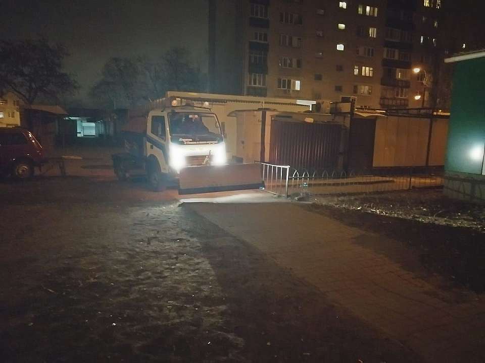 В Ленинском районе работа комбината благоустройства не прерывается и ночью