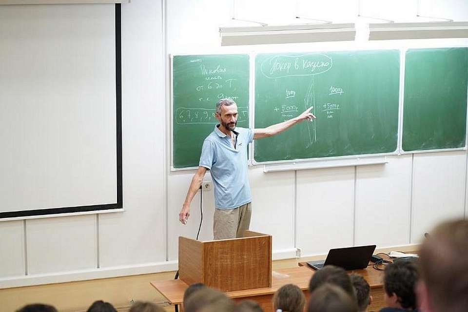 Воронежских студентов ошеломил математик-экономист Алексей Савватеев 