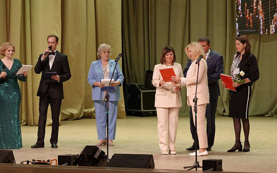 С юбилеем Дом детского творчества поздравили депутаты Воронежской городской думы