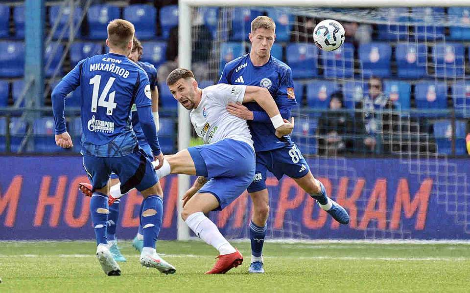 Поражение в Оренбурге потерпел воронежский «Факел»